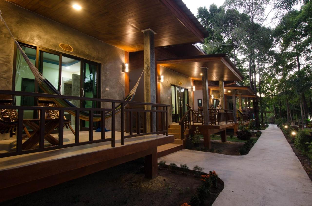 The Sun Long Beach Resort Ko Lanta Exterior foto